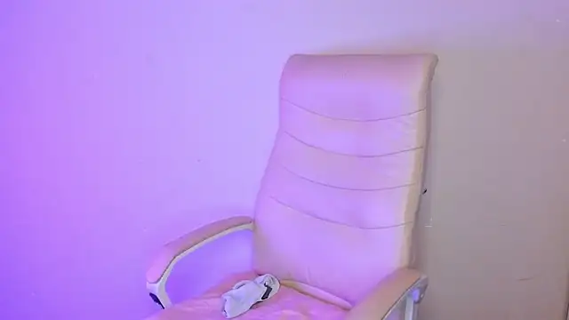 yoouna08 online show from 12-19-24, 04:13