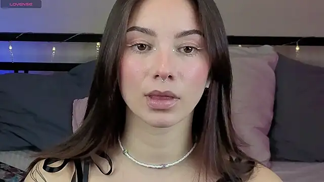 sinthiaroze online show from 11-17-25, 07:18