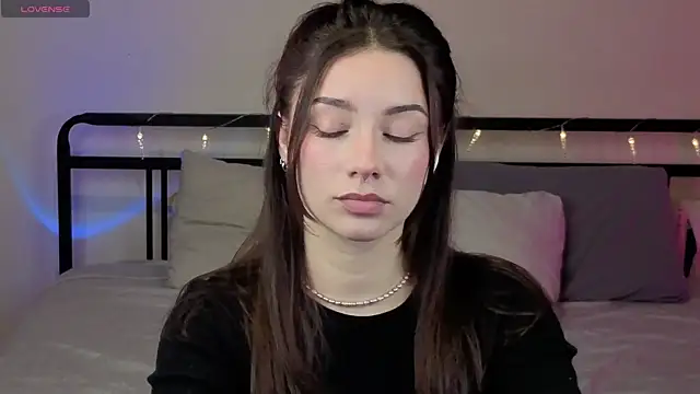 sinthiaroze online show from 10-27-25, 07:26