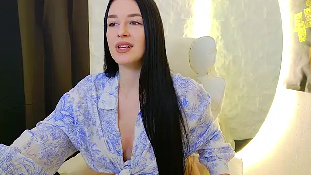 moniqque online show from 10-22-25, 04:56