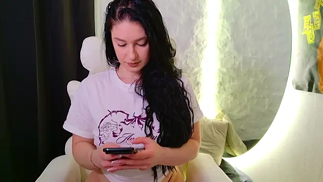 moniqque online show from 11-21-25, 06:12