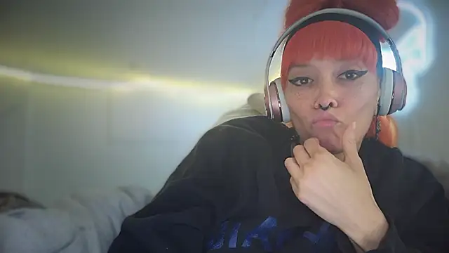 Snapshot of FRRANNKIE chatting on 10-18-25, 01:35 FRRANNKIE online show from 10-18-25, 01:35