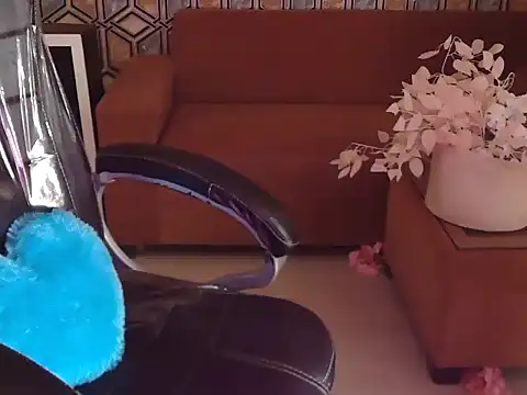 shivi moto online show from 11-10-25, 05:56