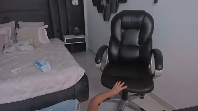 MileyCruz  online show from 03-20-25, 09:48