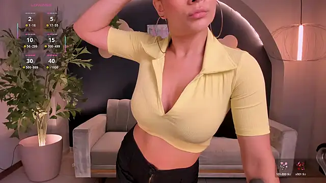 Snapshot of BiancaPierce chatting on 02-25-25, 06:01 BiancaPierce online show from 02-25-25, 06:01