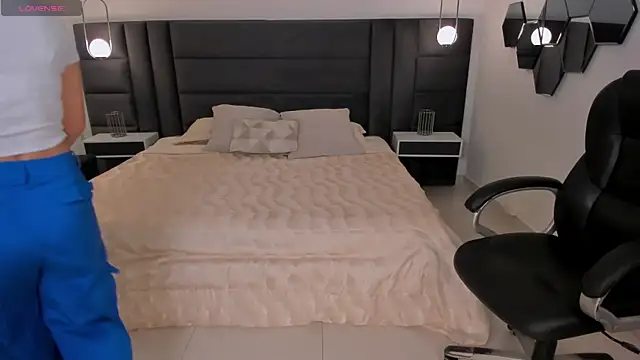 Snapshot of BiancaPierce chatting on 09-23-25, 12:01 BiancaPierce online show from 09-23-25, 12:01