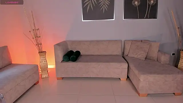 Snapshot of BiancaPierce chatting on 09-30-25, 12:33 BiancaPierce online show from 09-30-25, 12:33