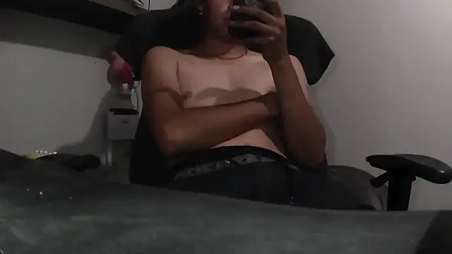 adri uwu online show from 10-06-25, 02:02