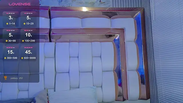 valkiria moore online show from 10-04-25, 07:48