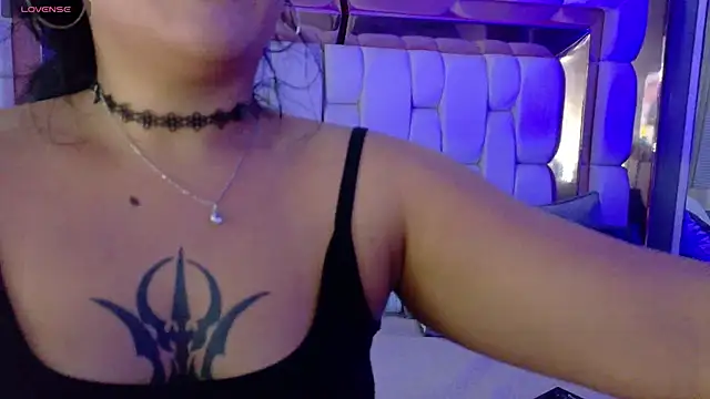 valkiria moore online show from 11-07-25, 08:02