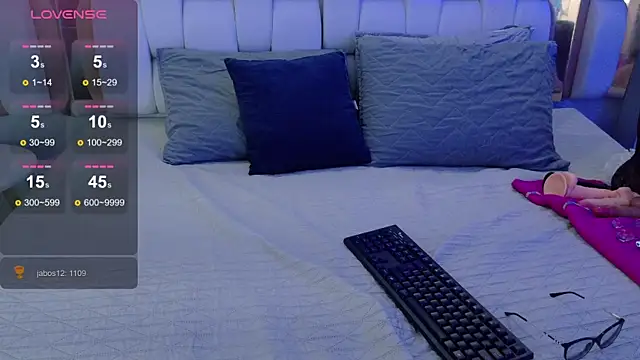 valkiria moore online show from 11-02-25, 07:41