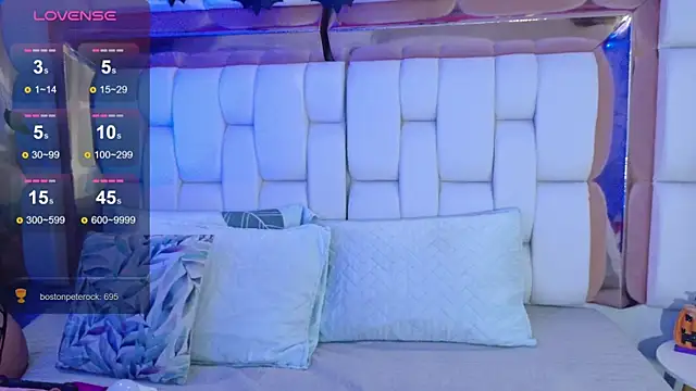 valkiria moore online show from 10-18-25, 07:49