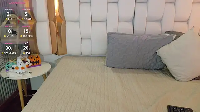 valkiria moore online show from 10-20-25, 08:09