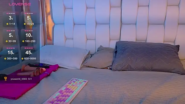 valkiria moore online show from 10-05-25, 07:37