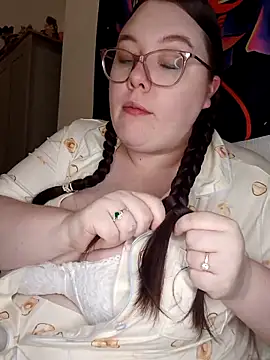 Sexycurvyemilyy online show from 03-15-26, 09:11