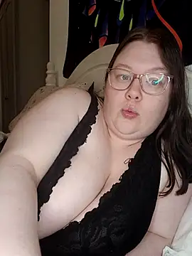 Sexycurvyemilyy online show from 04-18-26, 10:43
