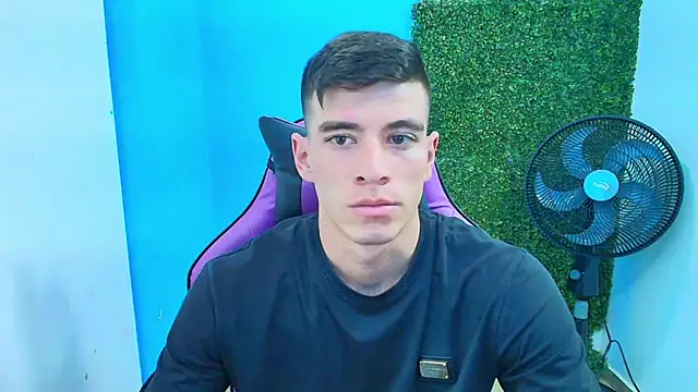 Snapshot of DEIBY_BABY chatting on 02-13-25, 02:01 DEIBY BABY online show from 02-13-25, 02:01