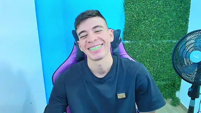 Snapshot of DEIBY_BABY chatting on 02-12-25, 03:29 DEIBY BABY online show from 02-12-25, 03:29