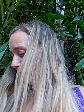 SkyelarSommer online show from 10-18-25, 10:01