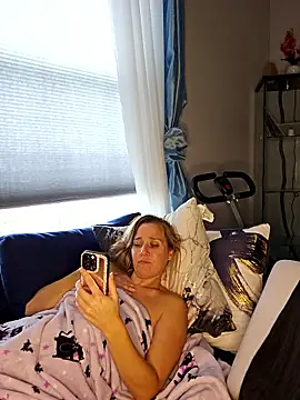 SkyelarSommer online show from 10-28-25, 03:44