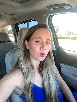 SkyelarSommer online show from 10-31-25, 04:36