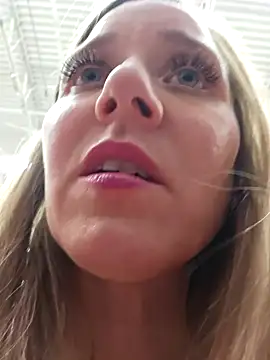 SkyelarSommer online show from 12-16-25, 02:49