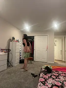 Snapshot of DominiqueX0 chatting on 02-13-25, 05:22 DominiqueX0 online show from 02-13-25, 05:22