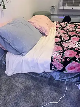 Snapshot of DominiqueX0 chatting on 03-21-25, 04:49 DominiqueX0 online show from 03-21-25, 04:49