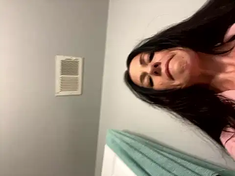 Snapshot of DominiqueX0 chatting on 09-28-25, 03:02 DominiqueX0 online show from 09-28-25, 03:02