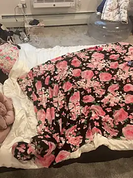 Snapshot of DominiqueX0 chatting on 03-05-25, 08:53 DominiqueX0 online show from 03-05-25, 08:53