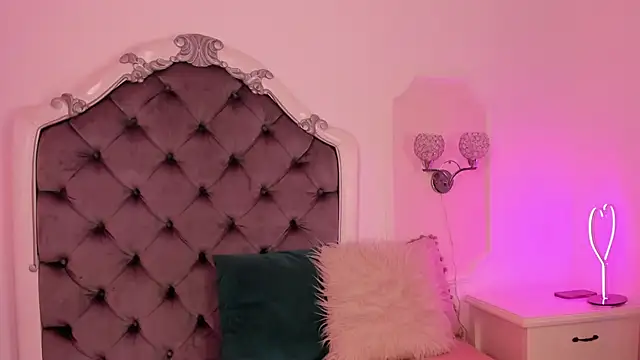 Snapshot of Victoria_Watsson chatting on 03-17-25, 07:48 Victoria Watsson online show from 03-17-25, 07:48