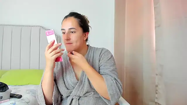 Hanna86 online show from 10-27-25, 04:08