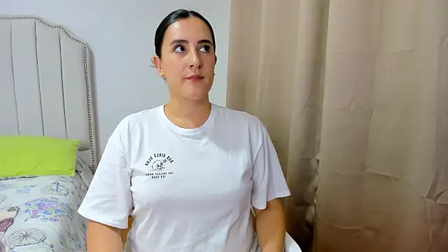 Hanna86 online show from 10-30-25, 12:42