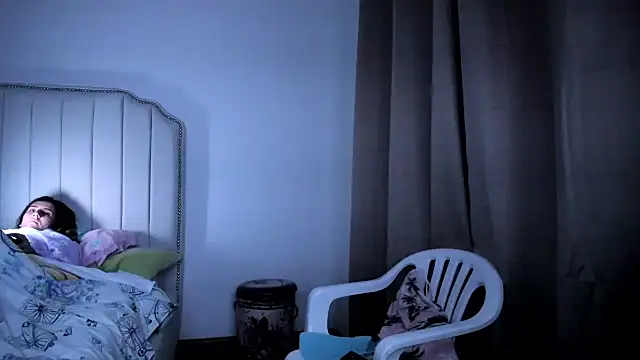 Hanna86 online show from 10-31-25, 03:47