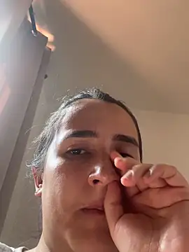 Hanna86 online show from 11-22-25, 03:33