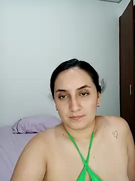 Snapshot of Angeelus2 chatting on 09-18-25, 05:16 Angeelus2 online show from 09-18-25, 05:16