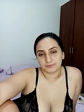 Snapshot of Angeelus2 chatting on 10-10-25, 09:37 Angeelus2 online show from 10-10-25, 09:37