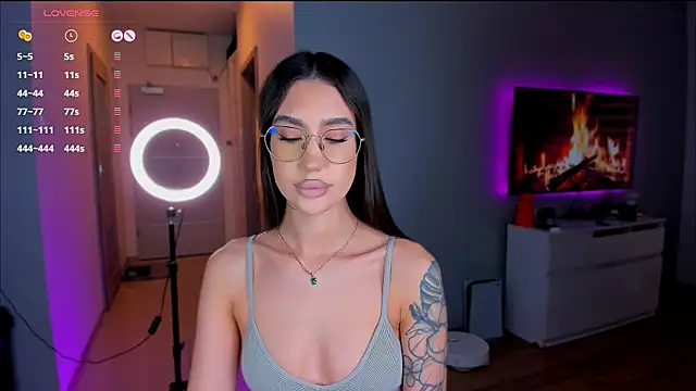 HannaHey online show from 10-21-25, 01:43