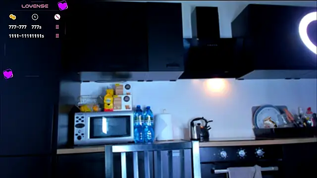 HannaHey online show from 12-22-25, 03:34