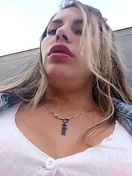 Snapshot of Misscata1106 chatting on 11-06-25, 10:36 Misscata1106 online show from 11-06-25, 10:36