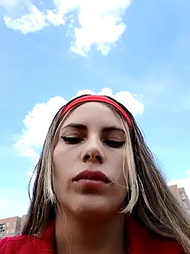 Snapshot of Misscata1106 chatting on 11-12-25, 04:44 Misscata1106 online show from 11-12-25, 04:44