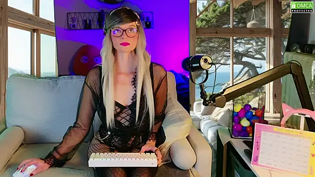 Snapshot of Kittychatte chatting on 10-04-25, 09:44 Kittychatte online show from 10-04-25, 09:44