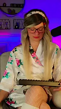 Kittychatte online show from 05-12-26, 08:04