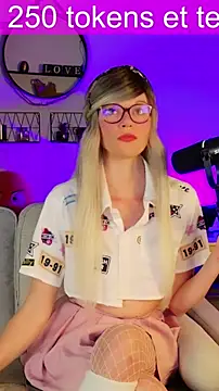 Kittychatte online show from 04-18-26, 05:32