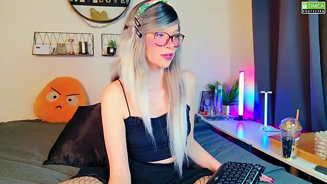 Snapshot of Kittychatte chatting on 02-13-25, 08:45 Kittychatte online show from 02-13-25, 08:45