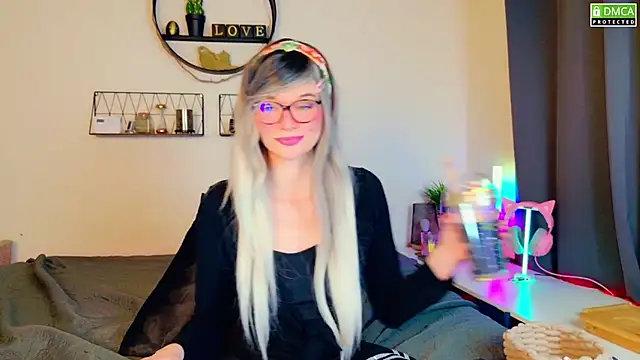 Snapshot of Kittychatte chatting on 02-04-25, 08:38 Kittychatte online show from 02-04-25, 08:38