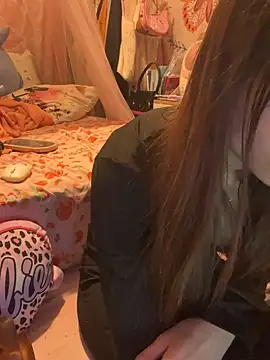 LaPetitechienne1 online show from 03-15-25, 05:30