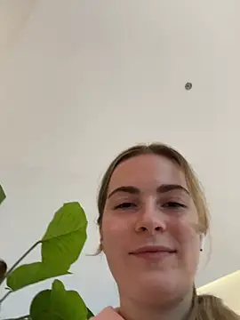 Snapshot of KissMissAngela chatting on 03-11-25, 04:18 KissMissAngela online show from 03-11-25, 04:18