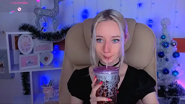 Katia Kim online show from 12-22-25, 06:13