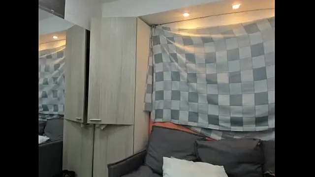 Mhelanny2 online show from 11-16-25, 06:45